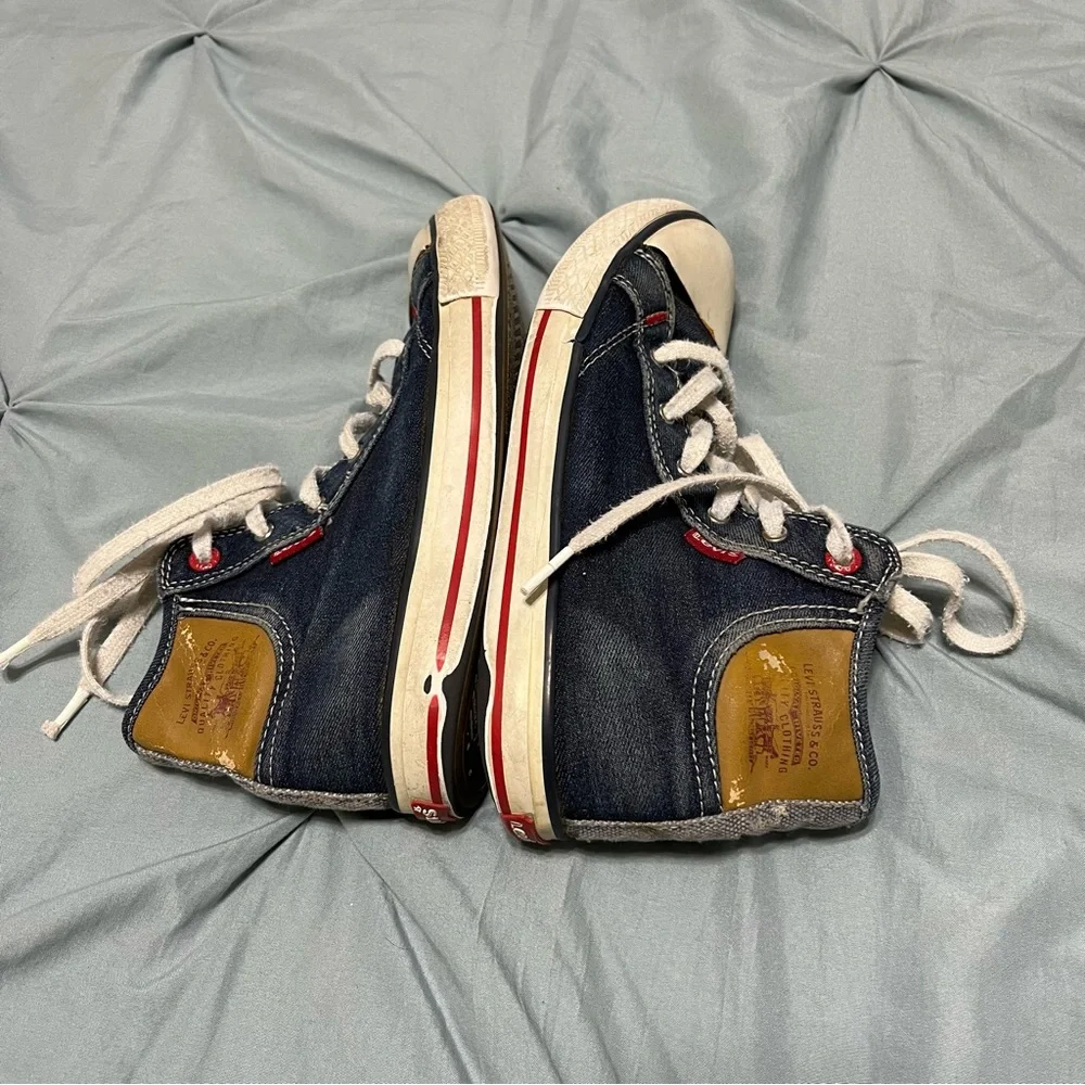 Kids Levi’s Denim Hightop Sneakers Distressed size 2